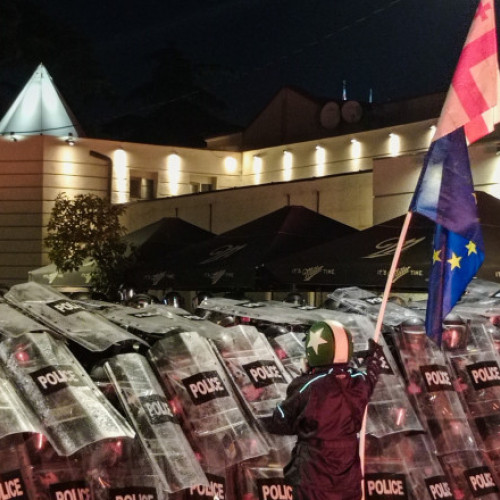 Democrația în Georgia, amenințată de interzicerea opoziției și represiuni politice