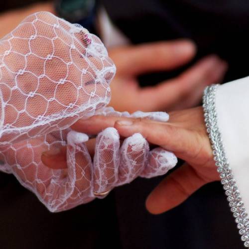 China oferă stimulente financiare pentru a crește natalitatea și a încuraja căsătoriile