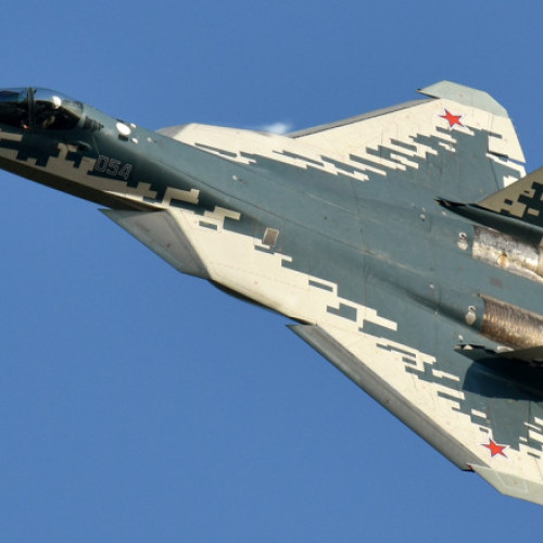 Rusia prezintă avionul invizibil Su-57 la Dubai Airshow 2025