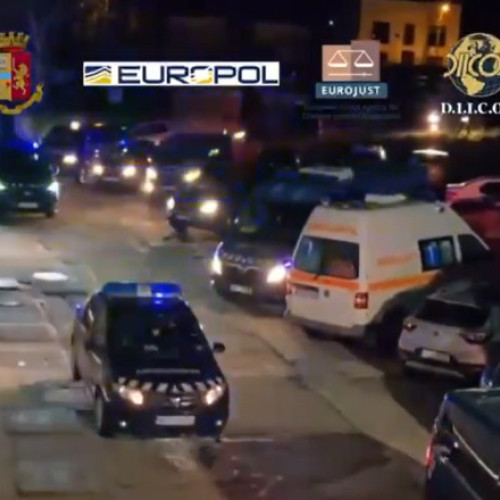 Descinderi în România și Italia la o grupare mafiotă implicată în exploatare sexuală