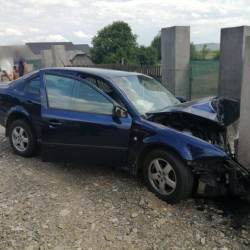 Șoferiță urmărea autospeciala SMURD și a provocat un accident la Vicovu de Sus