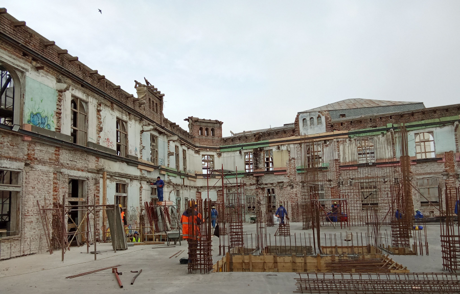 Lucrări de restaurare intense pe șantierul Palatului Simion Gheorghiu din Galați