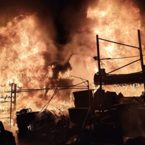 Incendiu puternic la un depozit de mase plastice în Herăşti, Giurgiu