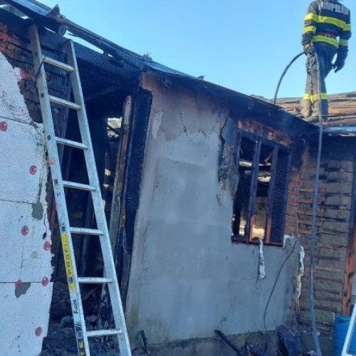 Incendiu la o casă din Măicănești, stins de pompieri în dimineața zilei