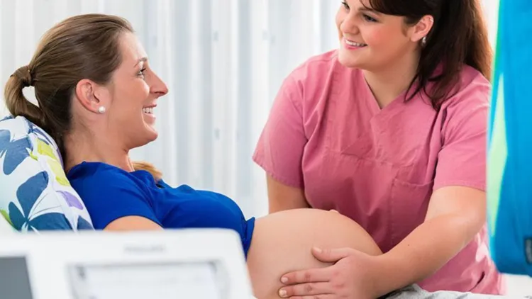 Caravana cu moașe, eveniment dedicat viitoarelor mame în Florești