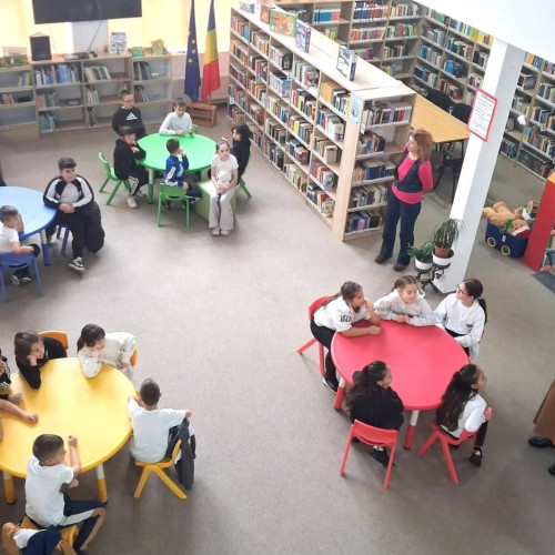 Atelier dedicat elevilor de la Școala „Vasile Cârlova” în cadrul Bibliotecii Județene Dâmbovița