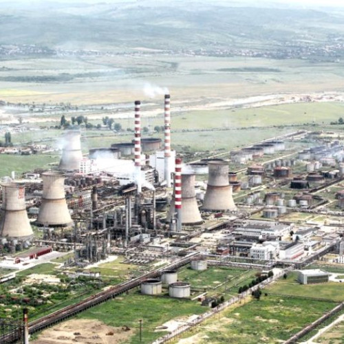 Legislația pentru vânzarea rafinăriei Lukoil din Prahova, în pregătire înainte de sancțiuni