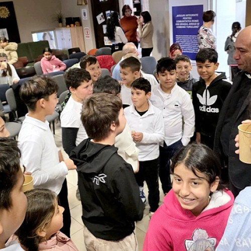 Caritas Satu Mare lansează un proiect dedicat integrării elevilor romi din Ardud și Turulung