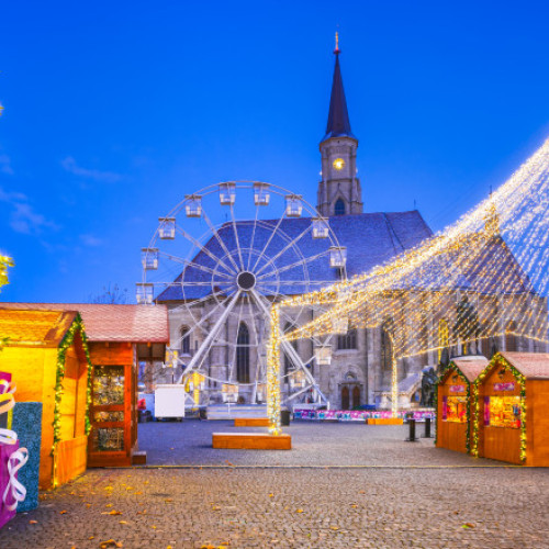 Piața Unirii din Cluj-Napoca devine tărâm de poveste cu târgul de Crăciun