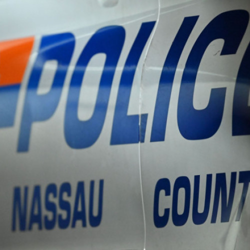 Un român căutat internațional, prins după ce a furat o brățară cu diamante în SUA