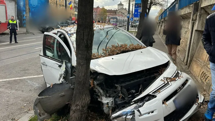 Accident rutier pe Căii Ferate din Cluj-Napoca, un bărbat transportat la spital