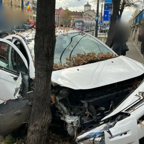 Accident rutier pe Căii Ferate din Cluj-Napoca, un bărbat transportat la spital