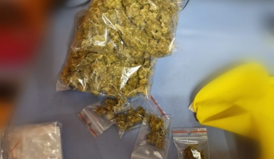 Două persoane reținute pentru trafic de droguri în București