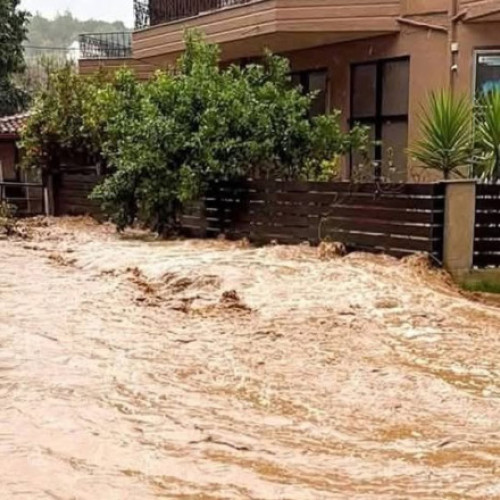 Inundații grave și alunecări de teren în nord-vestul Greciei și pe insula Corfu