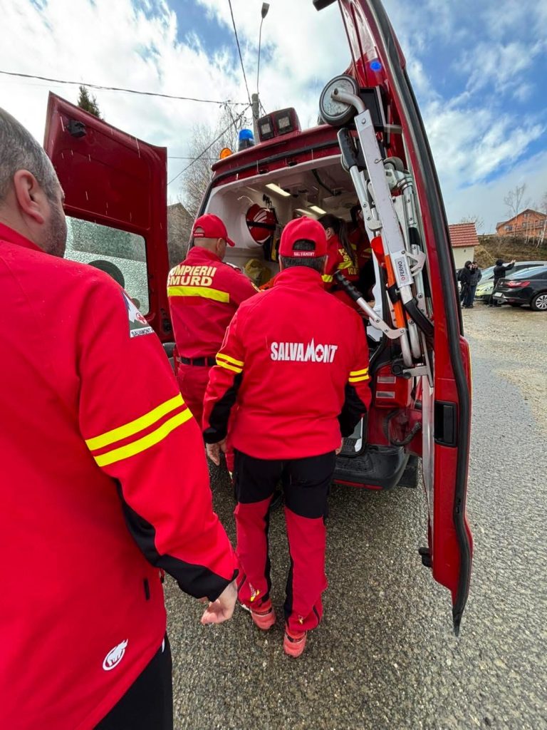 Salvamont Bran intervine pentru a salva un bărbat rănit în Peștera