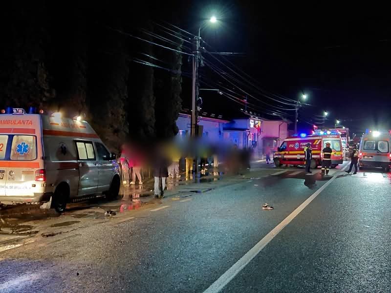 Trei tineri grav răniți după ce au fost loviți pe trecerea de pietoni din Cluj