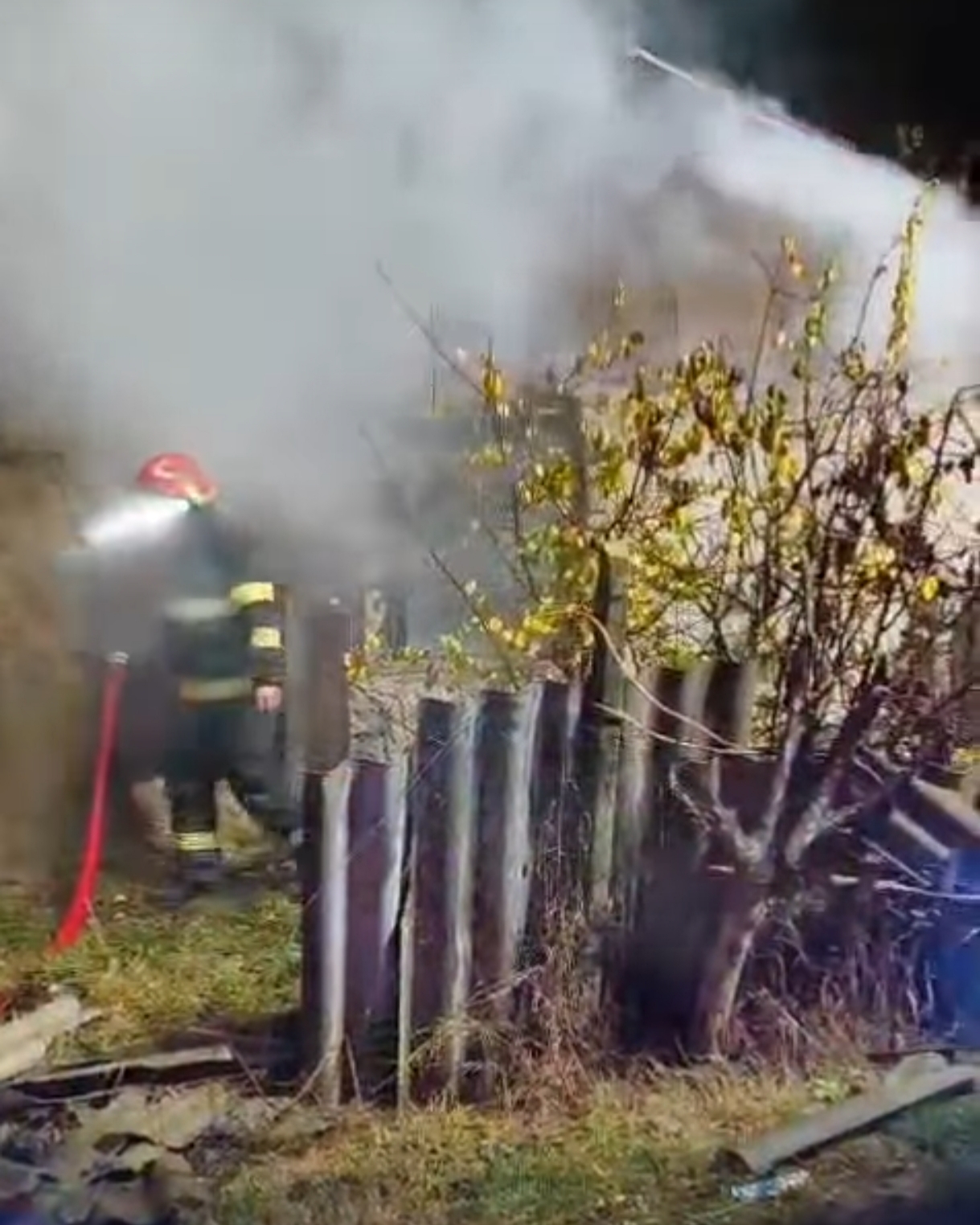 Incendiu puternic în Perieni: un bărbat și-a pierdut viața în locuință