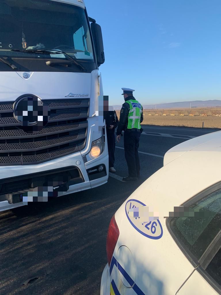 Polițiștii din Vrancea au aplicat peste 340 de sancțiuni șoferilor de camioane și autobuze