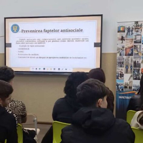 Jandarmii din Vrancea au desfășurat sesiuni educative la licee din Focșani