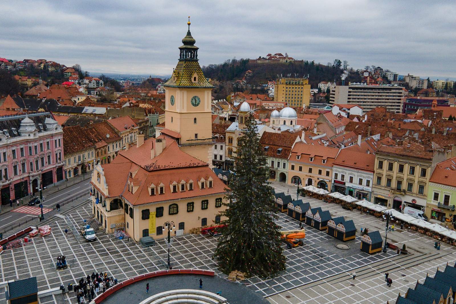 Brașovul aprinde luminile de sărbători și deschide târgul de Crăciun pe 30 noiembrie