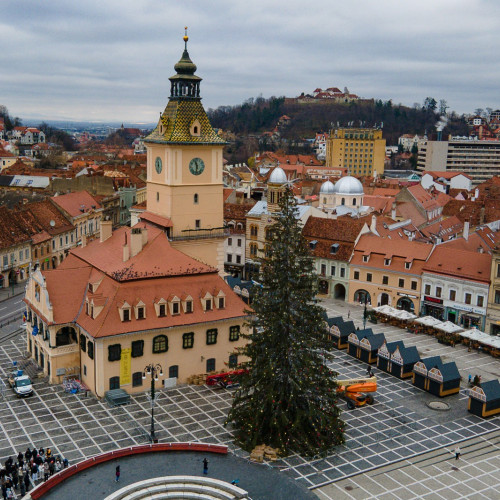 Brașovul aprinde luminile de sărbători și deschide târgul de Crăciun pe 30 noiembrie