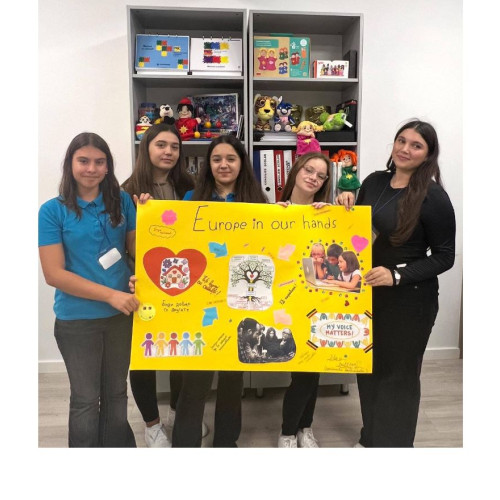 Elevi din patru țări creează punți de respect și prevenire a bullyingului