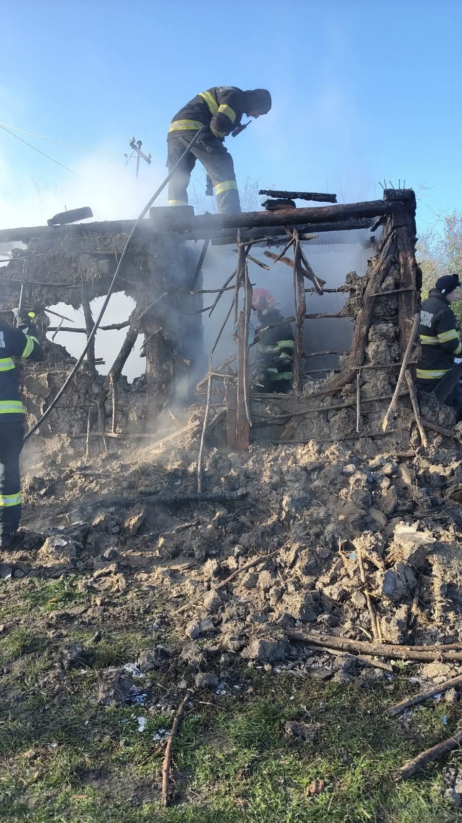 Bunic din Răsuceni a rămas fără casă după un incendiu puternic