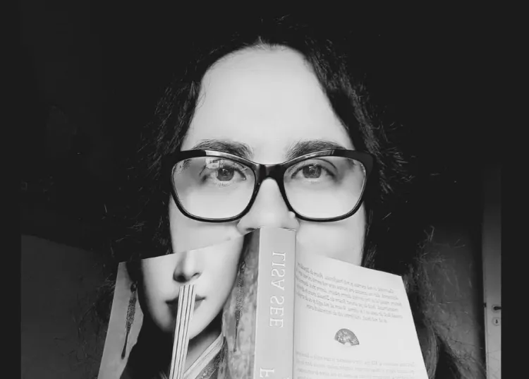 O doamnă în vârstă din Cluj oferă o lecție de bunătate unei tinere pasionate de lectură