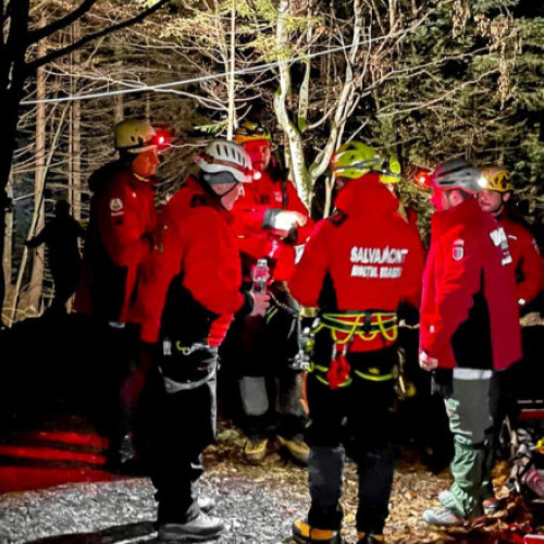 Salvamontiştii braşoveni caută un turist dispărut în zona lacului Ţigăneşti