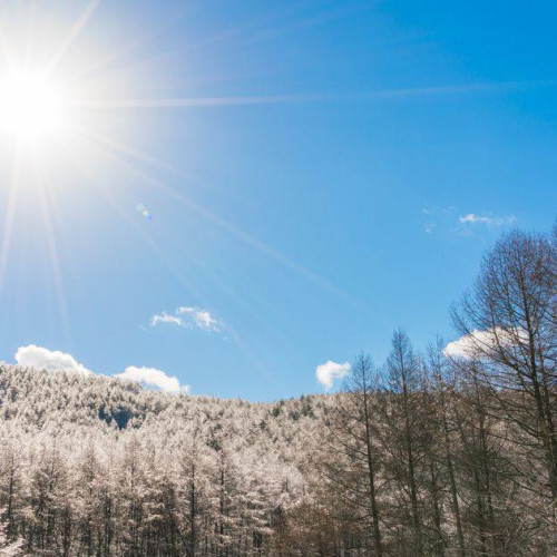 Vremea va oscila puternic în următoarele două săptămâni, cu temperaturi fluctuante și ploi dese