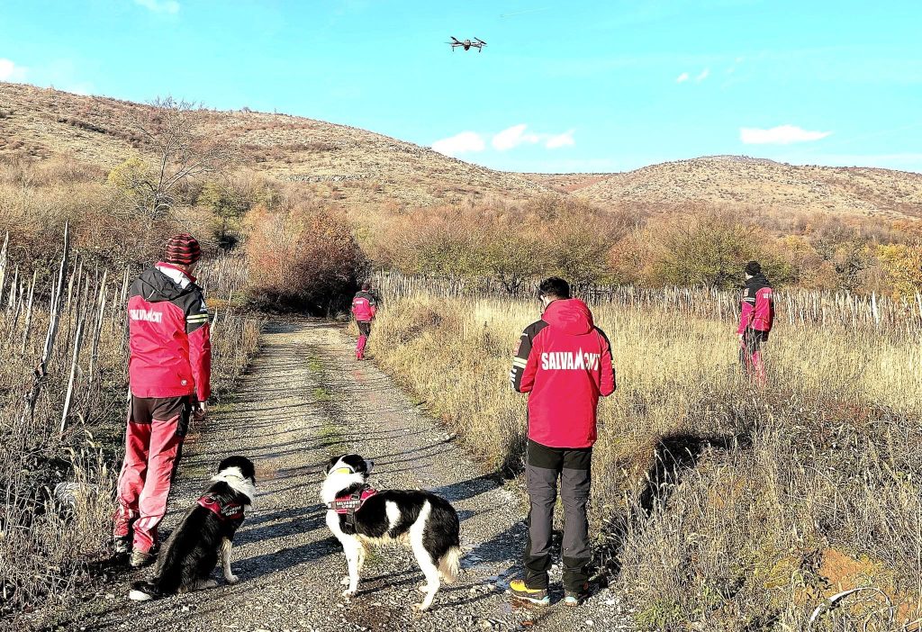 Salvamont Gorj susține căutările pentru o persoană dispărută în zona submontană