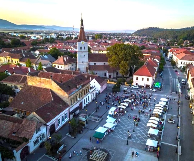 Râșnov găzduiește târg local cu produse tradiționale și de sezon