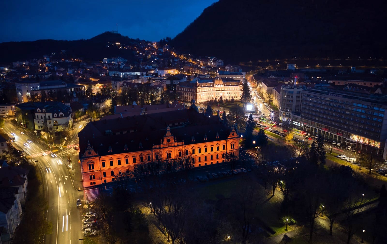 Brașovul marchează Ziua internațională împotriva violenței asupra femeilor cu iluminări și campanii