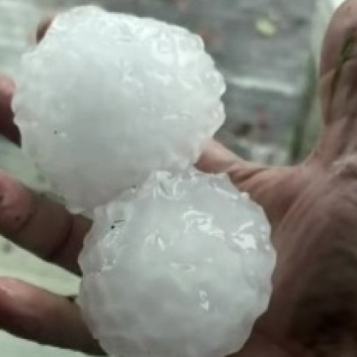 Furtună violentă cu grindină mare lasă 95.000 de locuințe fără curent în Queensland