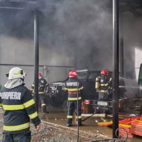 Incendiu la o hală cu autovehicule la ieșirea din Focșani
