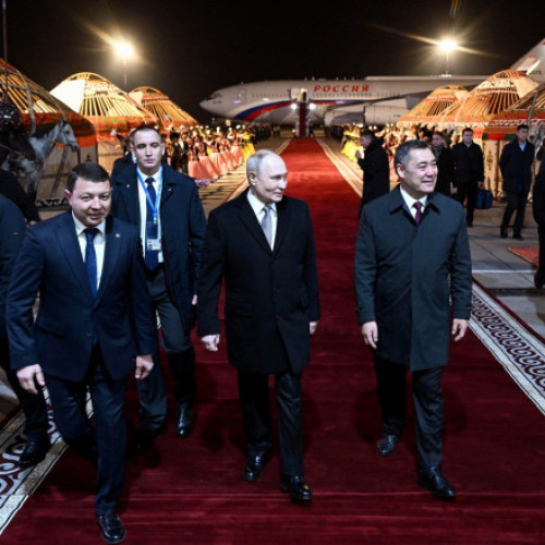 Vladimir Putin, întâmpinat cu un spectacol grandios la sosirea în Kîrgîzstan