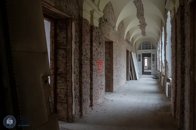 Avansează lucrările de restaurare la clădirea Anatomia din UMF „Iuliu Hațieganu” Cluj