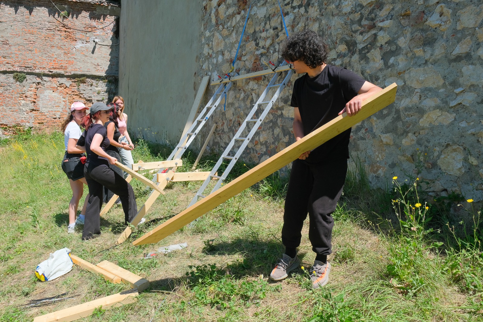 Mobilierul urban creat de elevii brașoveni va amenaja zona Cetățuii