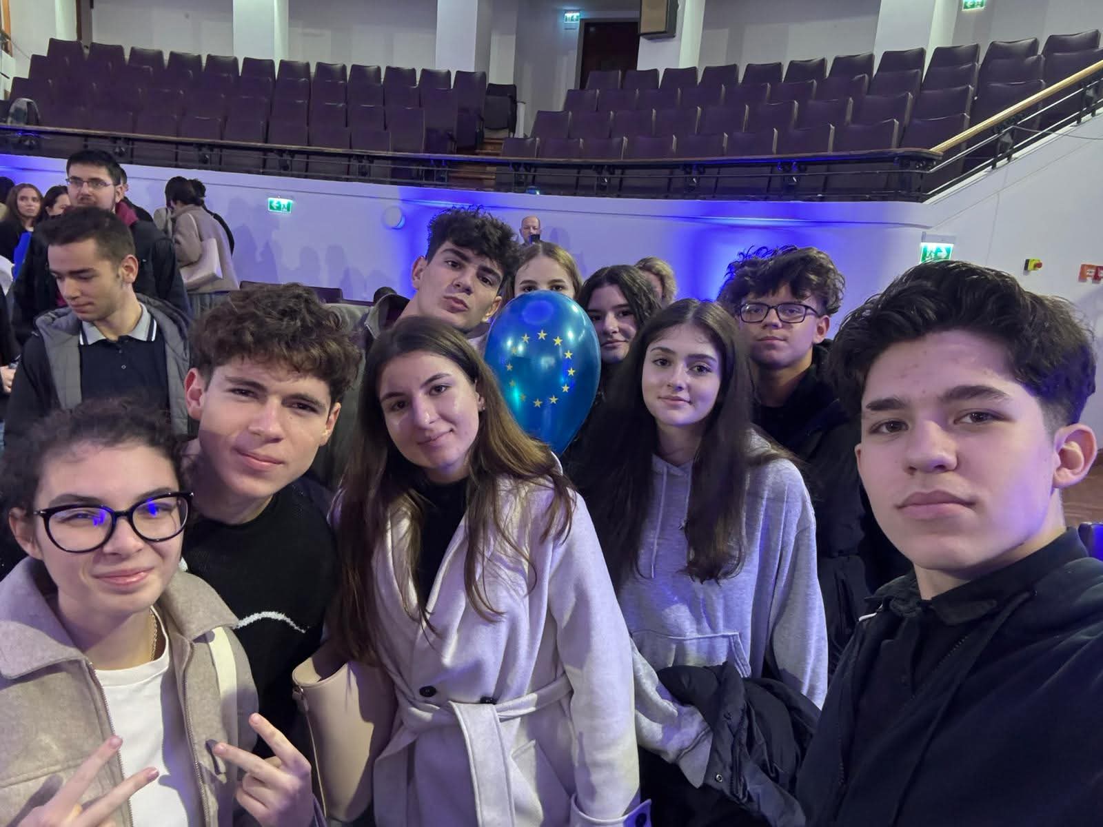 Elevii de la Colegiul „Ecaterina Teodoroiu” au dialogat cu vicepreședinta Comisiei Europene