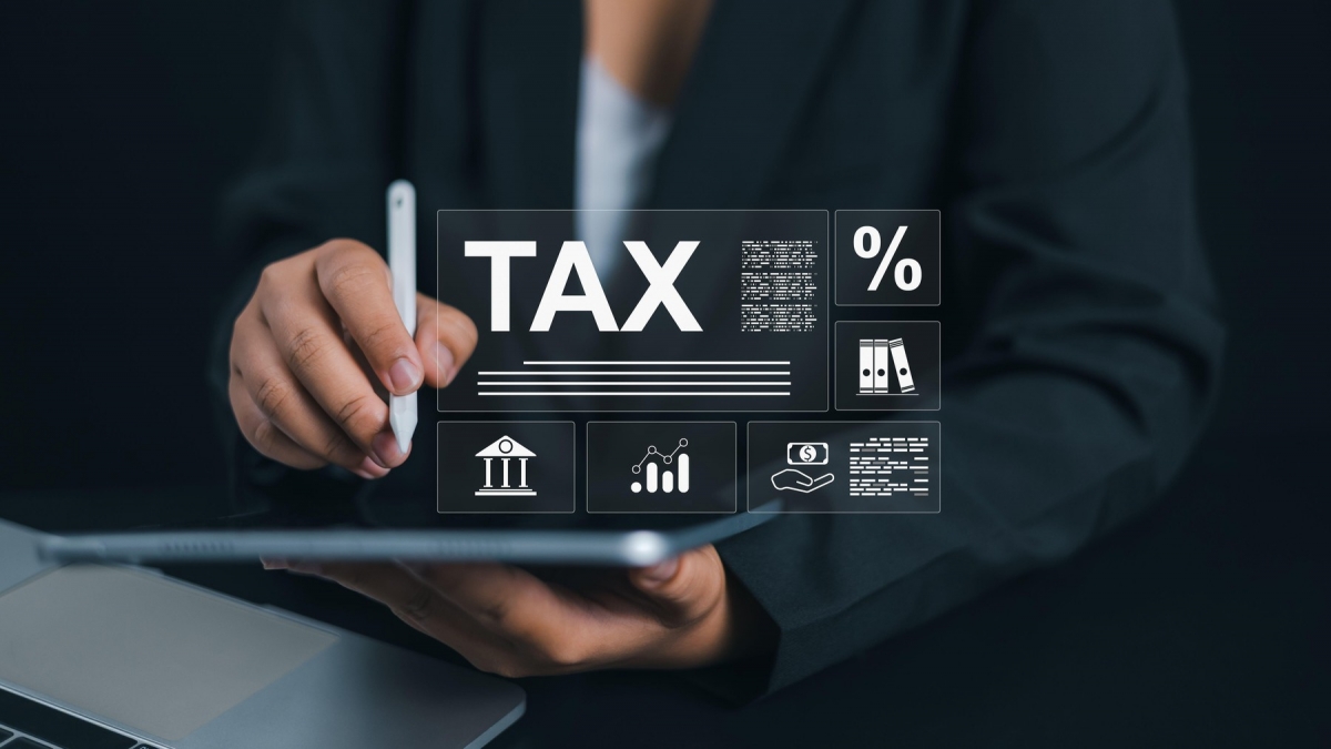 Guvernul Bolojan introduce noi taxe și majorări pentru 2026 în România