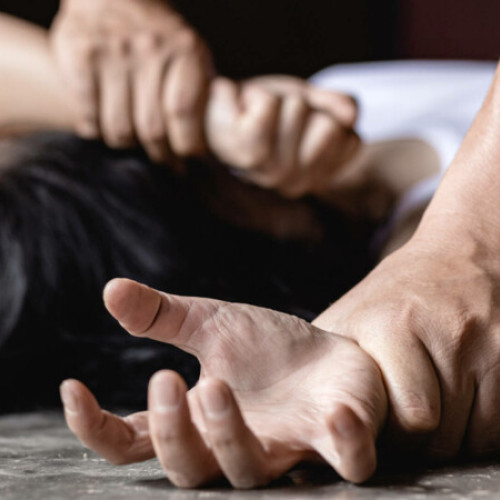 Medicul reținut pentru agresiune sexuală asupra unei tinere din Pitești