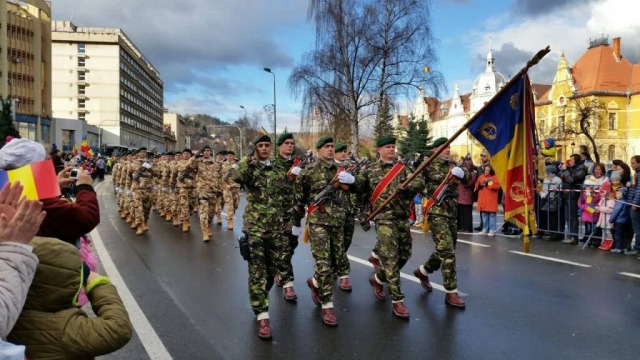 Peste 200 de militari vor defila la Brașov de Ziua Națională a României