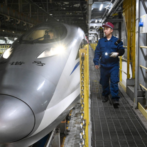 Un tren de testare lovește muncitori de întreținere în Kunming, 11 morți