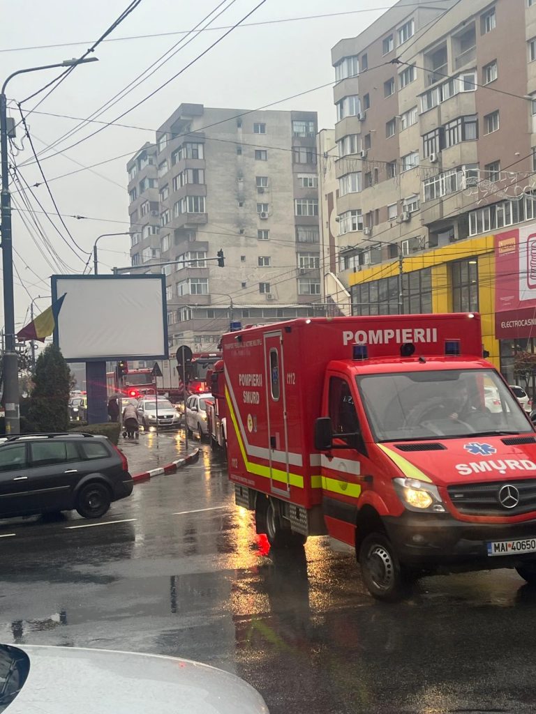 Intervenție de urgență a pompierilor în Târgu Jiu pentru o femeie inconștientă
