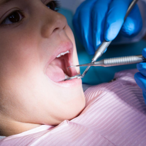 O fetiță moare, iar alta este în stare gravă după tratament stomatologic în Valencia