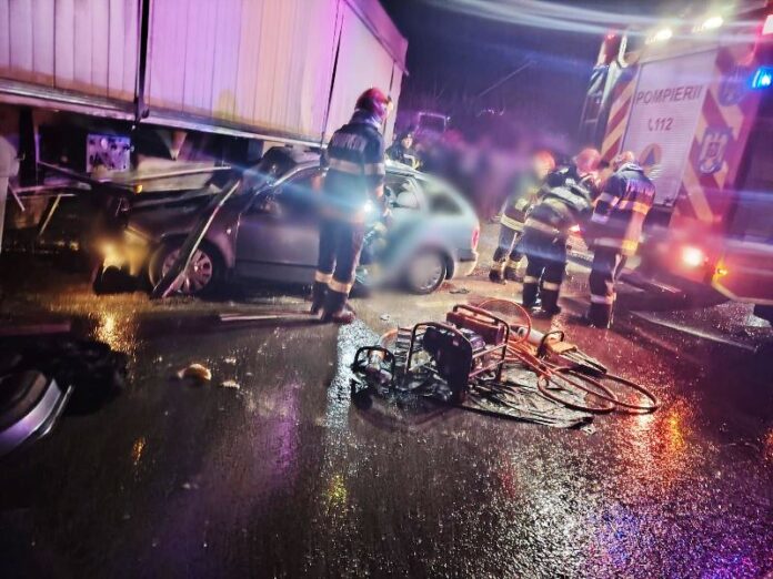 Accident grav pe DN 11A între Onești și Adjud, cinci persoane rănite