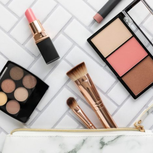 Comercianții de cosmetice din Vrancea, amendați pentru practici comerciale înșelătoare