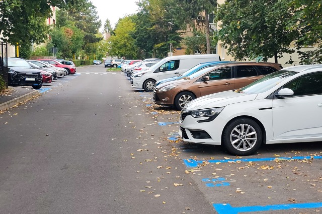 Locuri de parcare din Brașov, scoase la licitație pe Zizinului și Drumul Cernatului