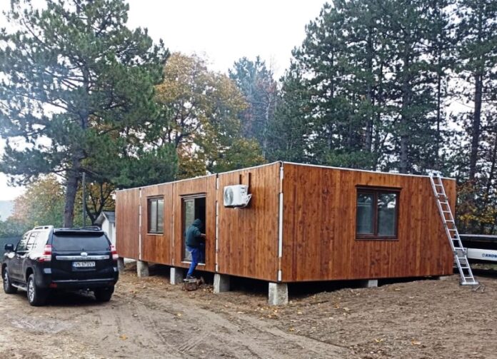 Lucrările la centrul educațional din Parcul Natural Putna Vrancea avansează rapid