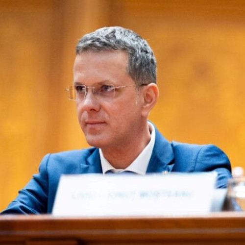 Ministrul Apărării Ionuț Moșteanu și-a anunțat demisia din cauza controversei privind studiile